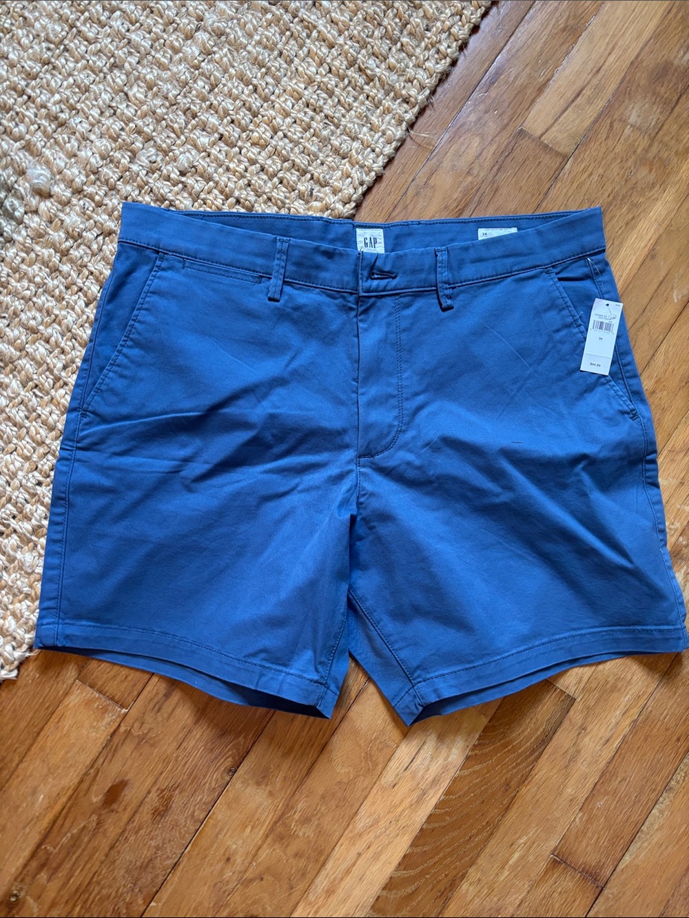 GAP Essential Khaki 7” Shorts